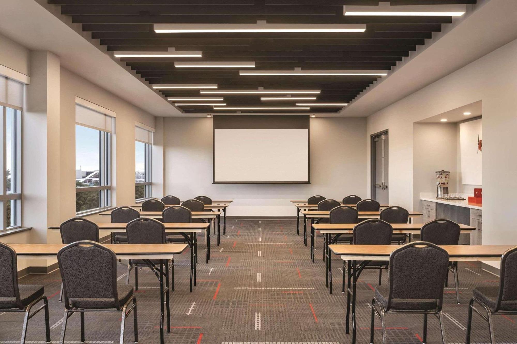 Radisson Red Miami Airport Hotel Miami Springs Екстериор снимка