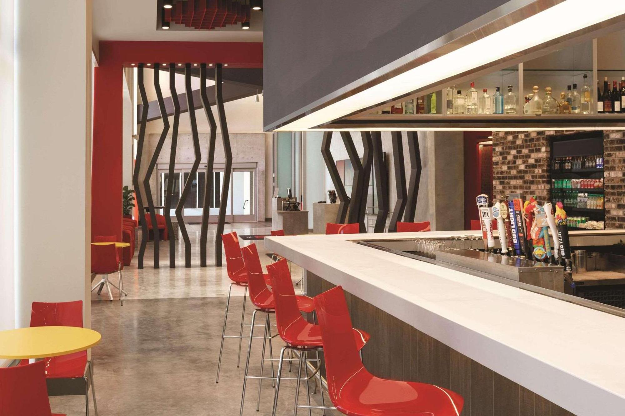 Radisson Red Miami Airport Hotel Miami Springs Екстериор снимка