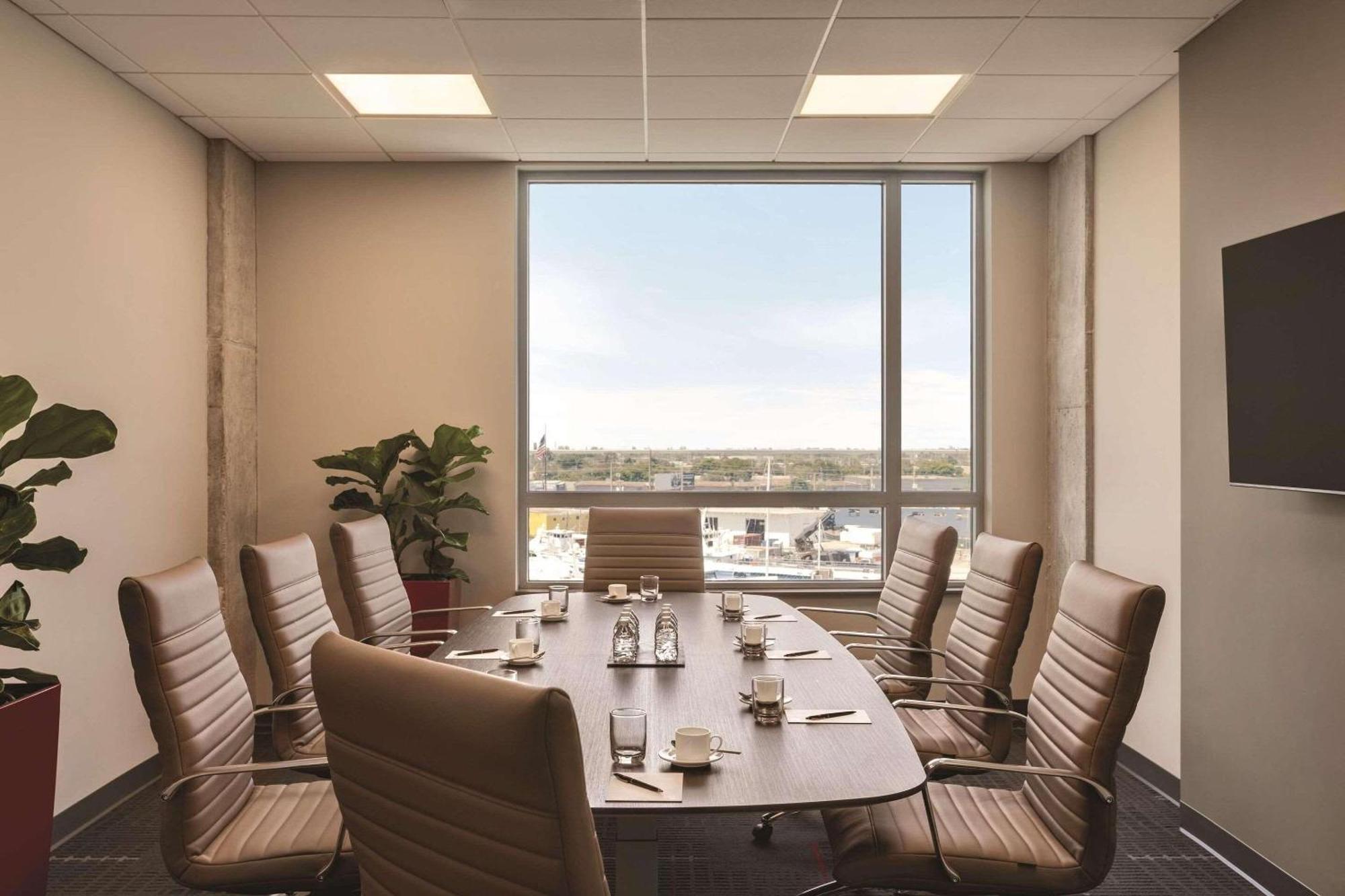 Radisson Red Miami Airport Hotel Miami Springs Екстериор снимка