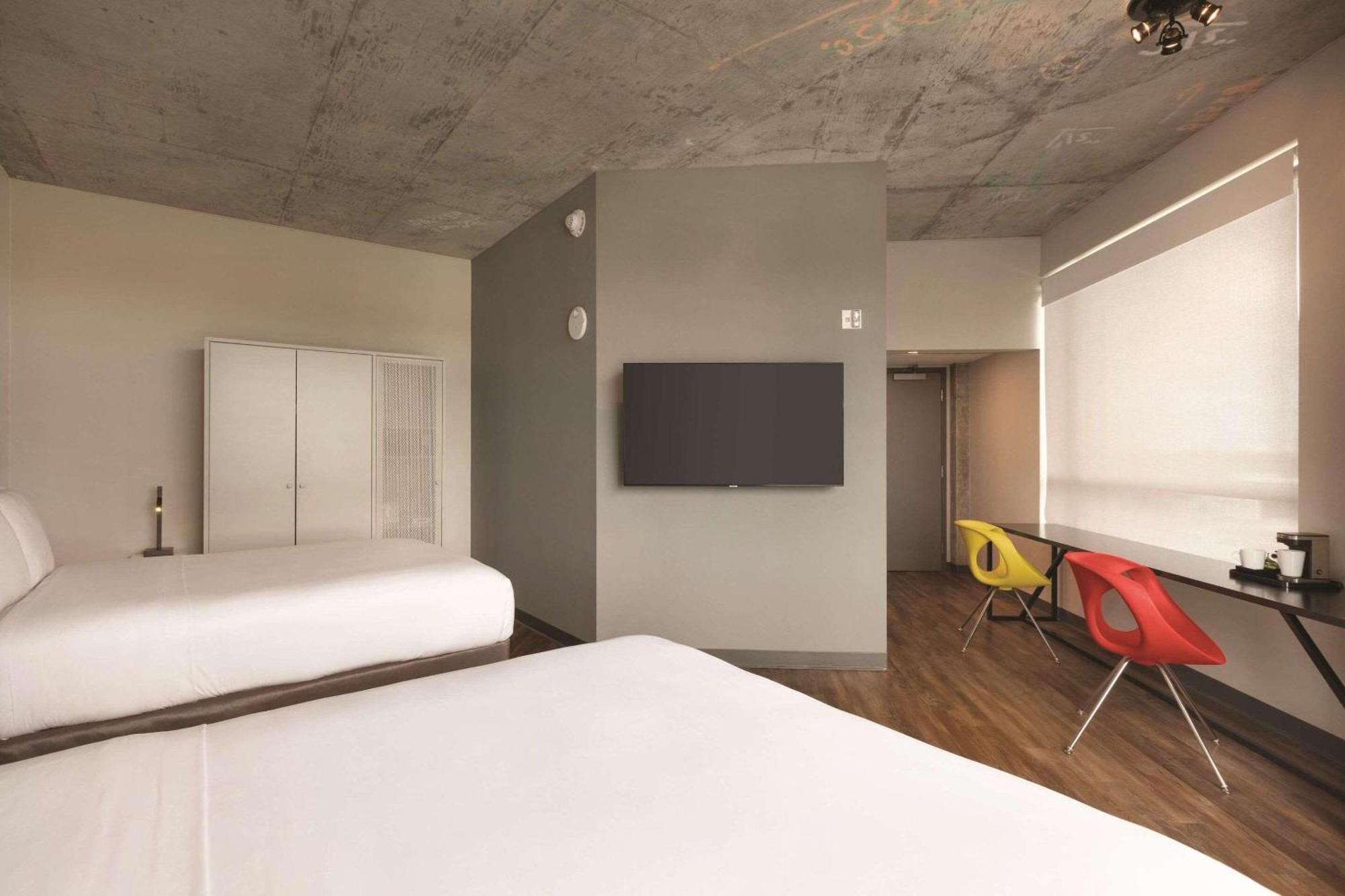 Radisson Red Miami Airport Hotel Miami Springs Екстериор снимка
