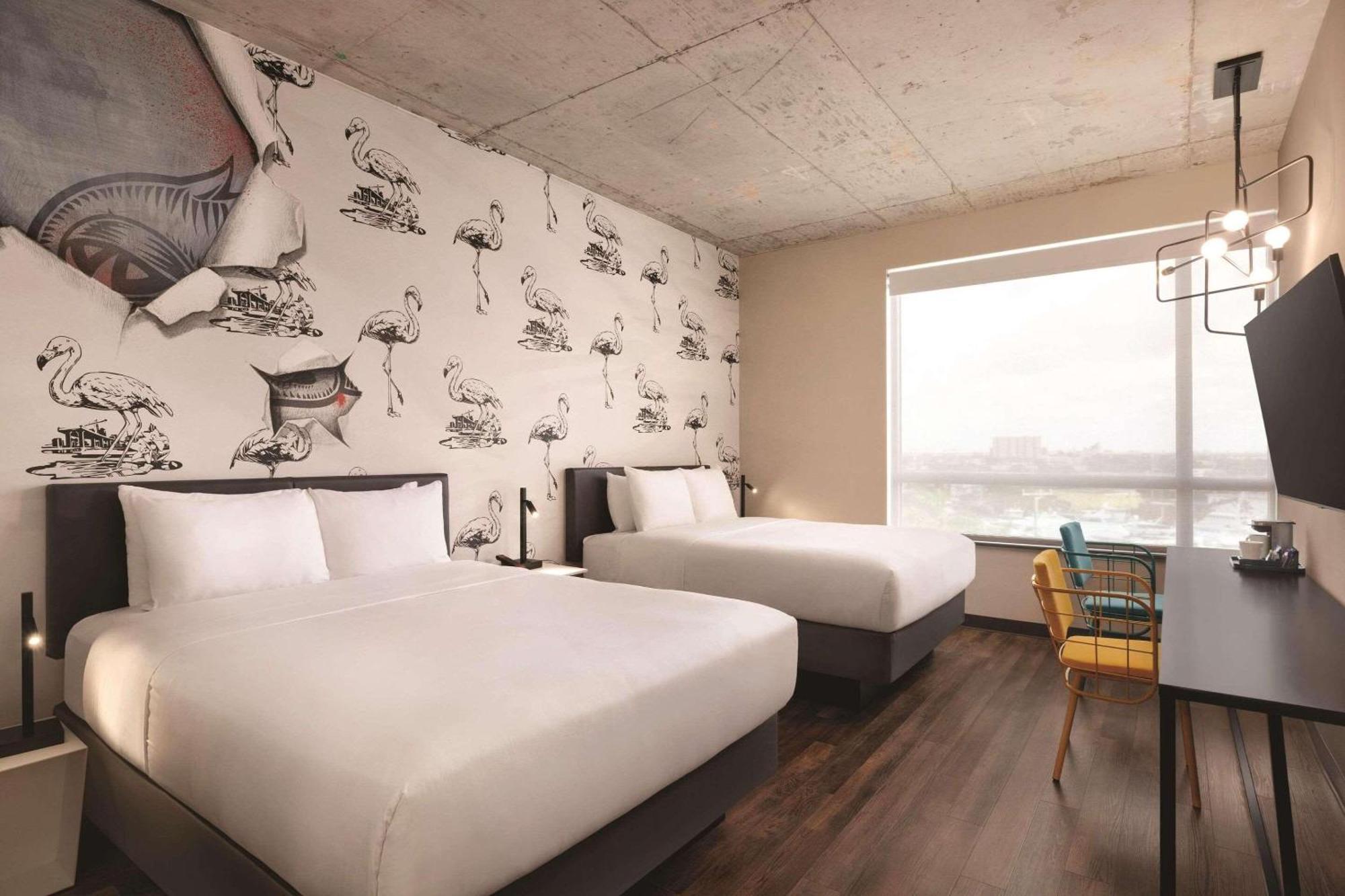 Radisson Red Miami Airport Hotel Miami Springs Екстериор снимка