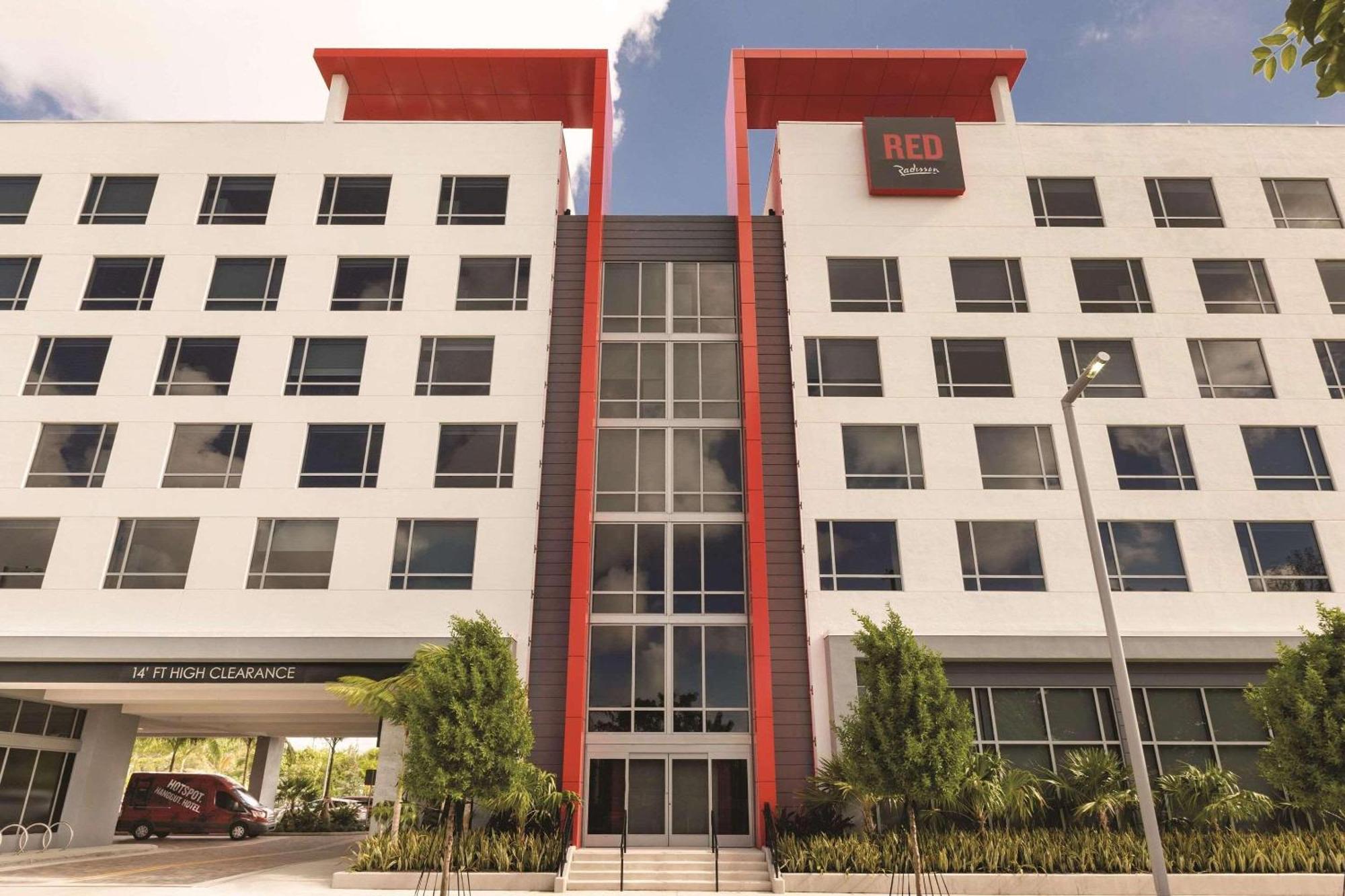 Radisson Red Miami Airport Hotel Miami Springs Екстериор снимка